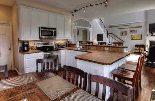 Boydton House | Tranquil Eagles Retreat on Lake Gaston - Nature Lovers' Haven