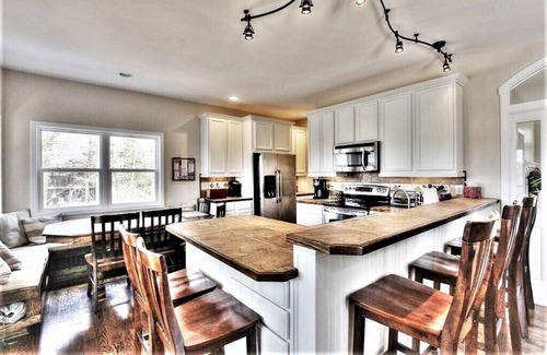 Boydton House | Tranquil Eagles Retreat on Lake Gaston - Nature Lovers' Haven
