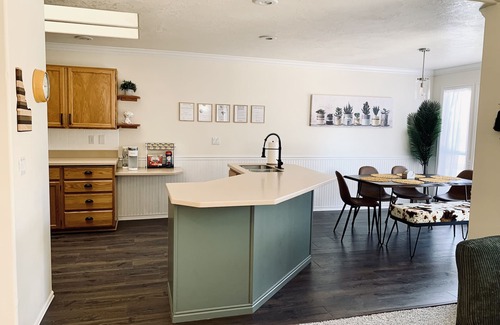 Eagle House | Eagle’s Treasure: Comfort, Pool, and Perfect Location Awaits