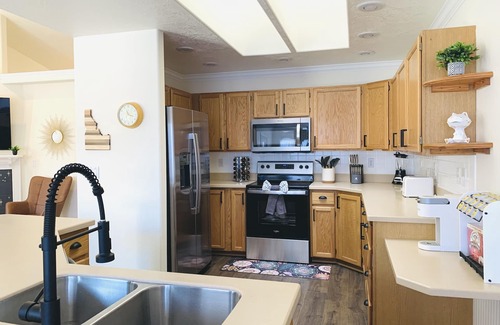 Eagle House | Eagle’s Treasure: Comfort, Pool, and Perfect Location Awaits