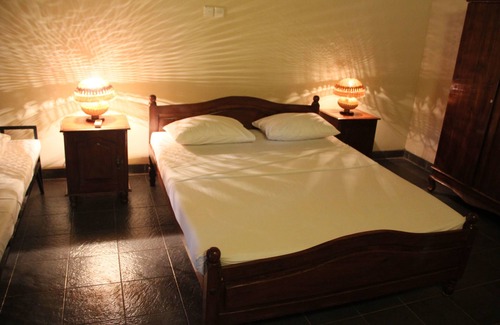 Habarana House | Relax at Eagles Wings Guest House with Spa and Dining