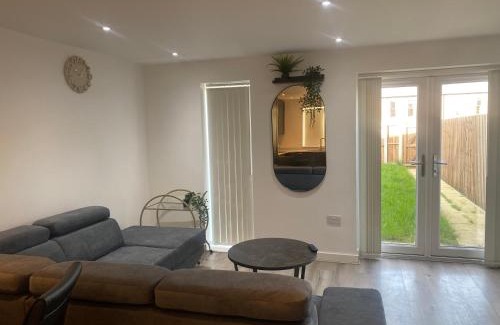 Salford House | Elegant Eaglet Home with Pet-Friendly Amenities