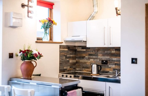Grafton Regis Cottage | Charming Eakley Stables 1 - Ideal Countryside Escape