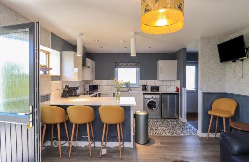 Baleshare House | Pet-Friendly Eala Bhàn Cottage: 4-Star Guest Rated Haven