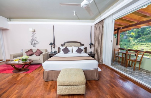 Anniwatta Hotel | Elegant Earl's Regent Kandy: Pool, Dining & Family-Friendly
