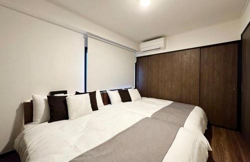 Hiroshima City Centre Apartment | Convenient Earls Court Apartment for 14 in Quiet Location