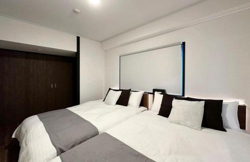 Hiroshima City Centre Apartment | Convenient Earls Court Apartment for 14 in Quiet Location