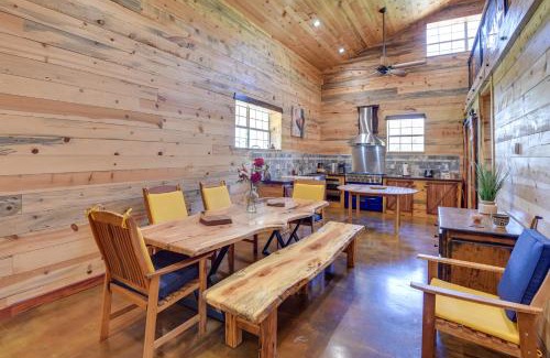 Early House | Idyllic Cabin Retreat with Deck Near Lake Brownwood