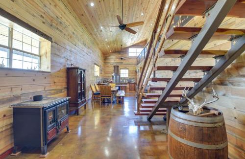 Early House | Idyllic Cabin Retreat with Deck Near Lake Brownwood