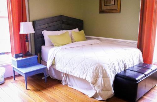 Rocky Mount Bed & Breakfast | Pet-Friendly Retreat at Early Inn with Breakfast Included