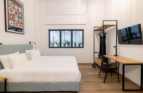 Nea Smirni Apartment | Discover Earos Urban Living: Family-Friendly & 4-Star Excellence
