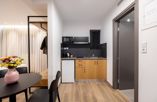Nea Smirni House | Guest Rated 10/10: Earos Urban Living with Great Amenities
