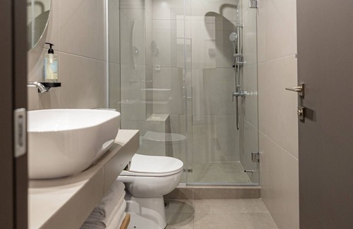 Nea Smirni House | Guest Rated 10/10: Earos Urban Living with Great Amenities