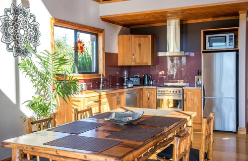 Waitakaruru Cabin | Relaxation Retreat at Earth Energies Sanctuary with Spa & Pool
