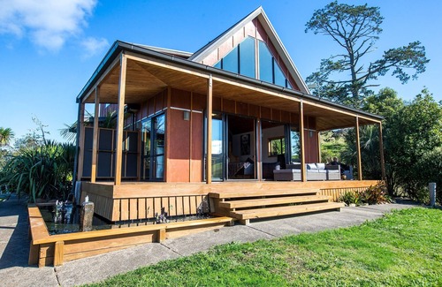 Waitakaruru Cabin | Relaxation Retreat at Earth Energies Sanctuary with Spa & Pool
