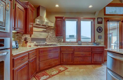 Mountain View House | Relax in Earth Water Fire: 4 Bdrm Home with Pool & Hot Tub