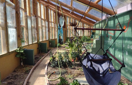 Gasquet House | Eco-Friendly Stay at Earthship Solarium with Breakfast