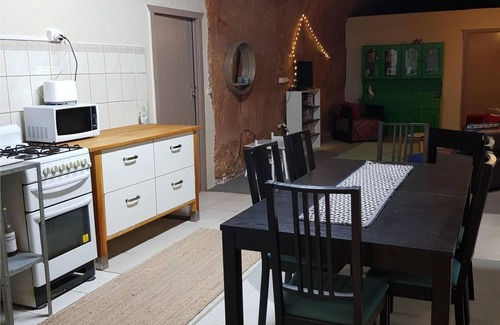 Coober Pedy House | Unique Underground Retreat at The Green Door Dugout