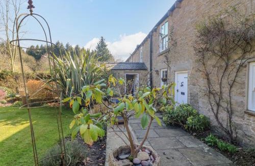 Richmond House | Experience Comfort at Easby Cottage - 4 Star, Pet Friendly