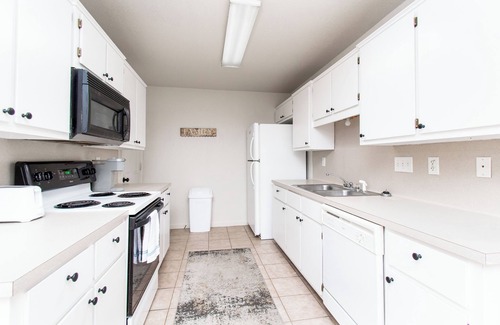 Belton House | Pet-Friendly Duplex with 2 Bedrooms and Top-Rated Amenities