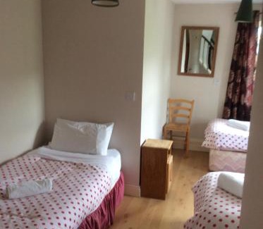 Dingle House | Top-Rated Eask View Dingle with Kitchen Amenities