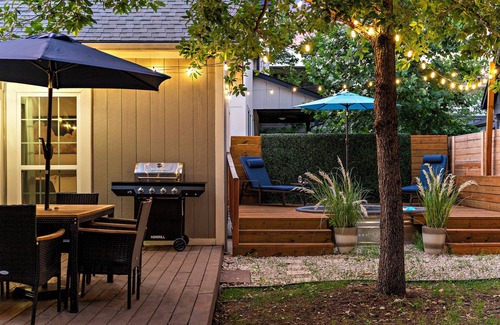 Chestnut House | East ATX Bungalow 3 Bedroom 2 Bathroom Cowboy Pool, Fire Pit and Grill