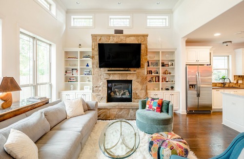 Holly House | Elegantly Designed Home with Private Pool Near Downtown