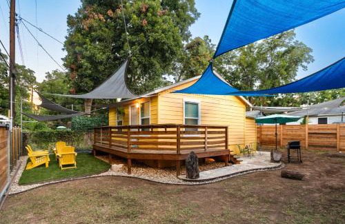 East Cesar Chavez House | East Austin Bungalow w BBQ Firepit Fun Yard