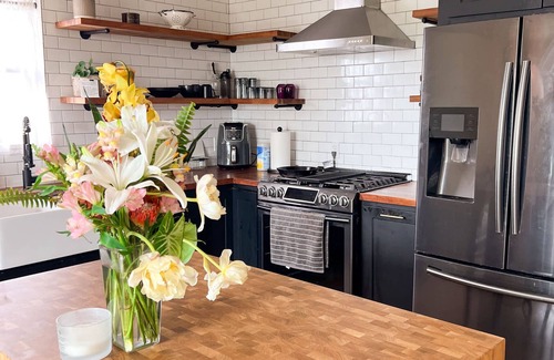 Rosewood House | East Austin Bungalow With Music Studio Firepit