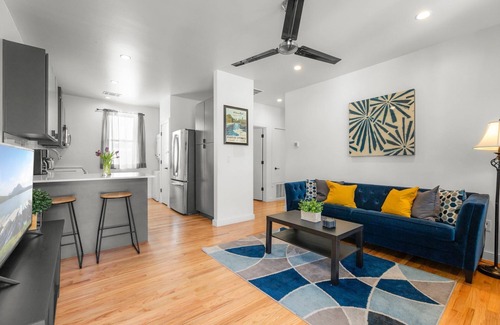 East Cesar Chavez Apartment | East Austin Condo - 2 Bedrooms & Parking