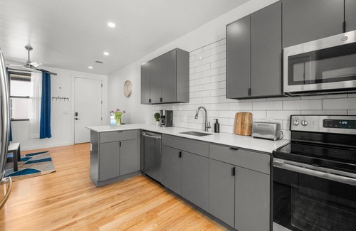 East Cesar Chavez Apartment | East Austin Condo - 2 Bedrooms & Parking