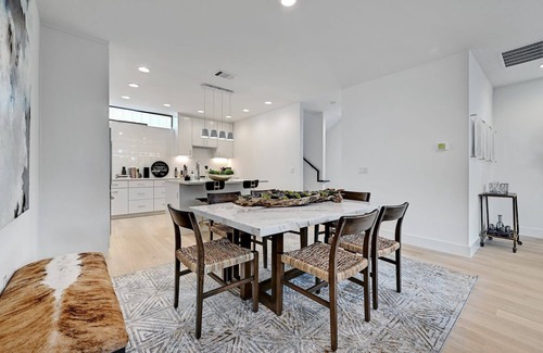 MLK House | East Austin Condo with Rooftop Deck - Quinn