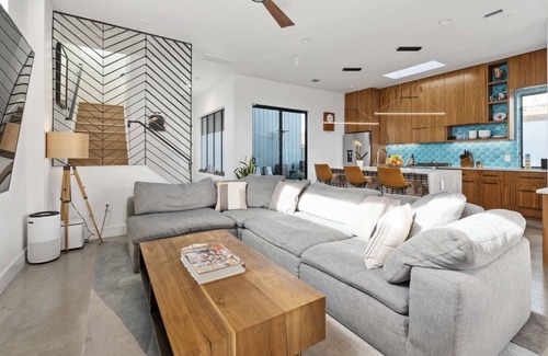 Govalle House | Relaxing East Austin Retreat with Hot Tub & Pet-Friendly Perks