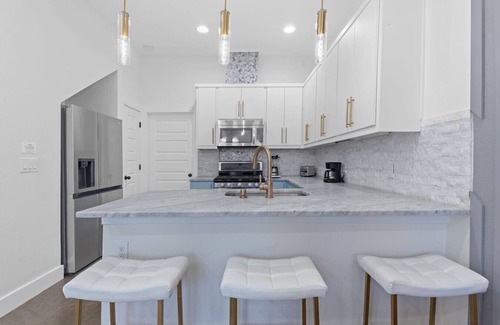 East Cesar Chavez House | East Austin Gem | Hot tub | Perfect Location
