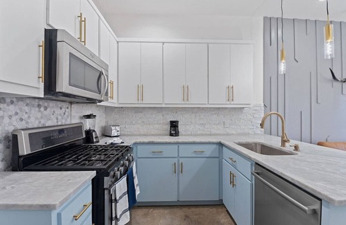 East Cesar Chavez House | East Austin Gem | Hot tub | Perfect Location