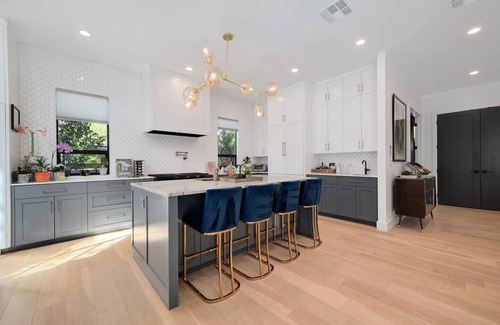 Chestnut House | Discover the East Austin Haven: Family & Pet Friendly Retreat