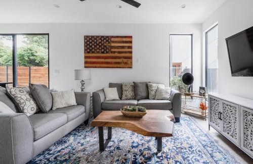 Govalle House | Modern Bungalow in East Austin: Pet-Friendly Retreat