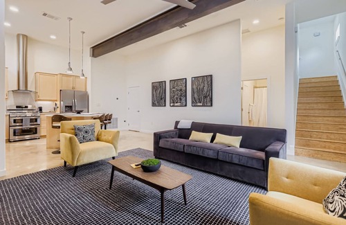 Blackshear-Prospect Hill House | East Austin Modern | Rooftop Deck | Walk to Bars