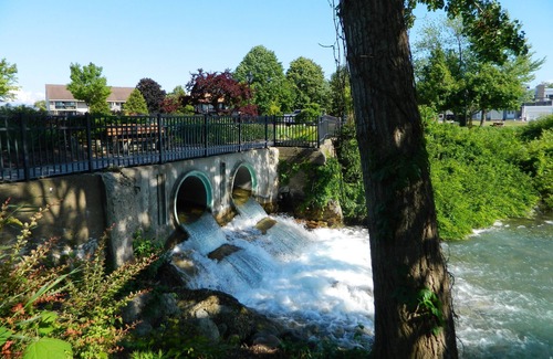 Elk Rapids Cottage | Prime Traverse City Stay Near Lake Michigan with Pool & Spa