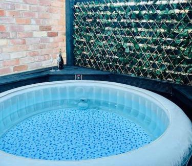 Stoke Bardolph House | Relax at East Bridgford Coach House with Spa & Hot Tub