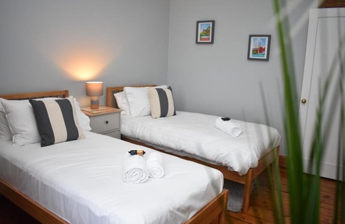 Bonnington Apartment | East Claremont: Charming 2BR Apartment in Central Edinburgh