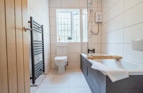 Boscombe Apartment | Discover East Cliff Manor: Family-Friendly with Dining Options