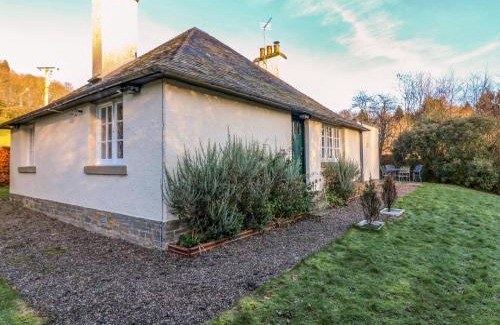 Cupar House | Pet-Friendly Retreat at East Cottage - Tarvit, Rated 9.3/10