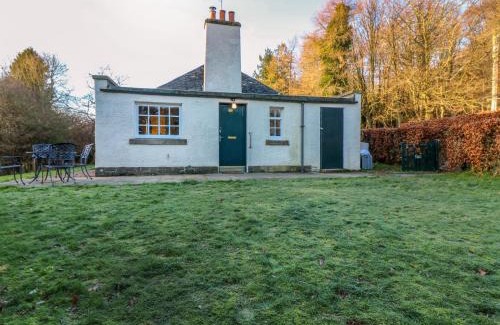 Cupar House | Pet-Friendly Retreat at East Cottage - Tarvit, Rated 9.3/10
