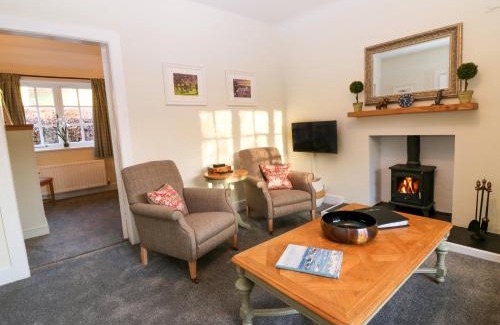 Cupar House | Pet-Friendly Retreat at East Cottage - Tarvit, Rated 9.3/10
