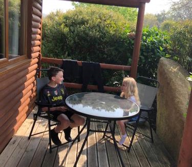 Boscundle House | East Crinnis Log Cabin: 4-Star Retreat for Families & Pets