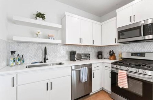 Blackshear-Prospect Hill Apartment | East Downtown Condo: Family-Friendly with Free Parking