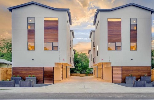 Blackshear-Prospect Hill Apartment | East Downtown 3BR Condo: Family-Friendly & Fast Wifi