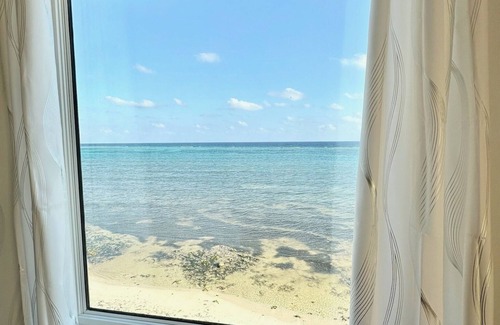 East End Villa | East End Paradise Villas 4Bd3.5B-Private Beach-On the Water-w/Sea Level Studio