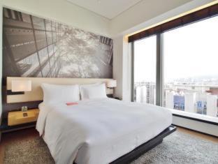 Quarry Bay Hotel | Discover EAST Hong Kong: 5-Star Comfort with Pool Access